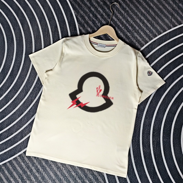 モンクレールTシャツ正面デザイン